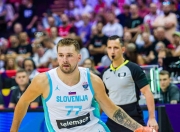 开云体育-东契奇连续十二场比赛得分超过战术调整，掘金挑战极限！的简单介绍