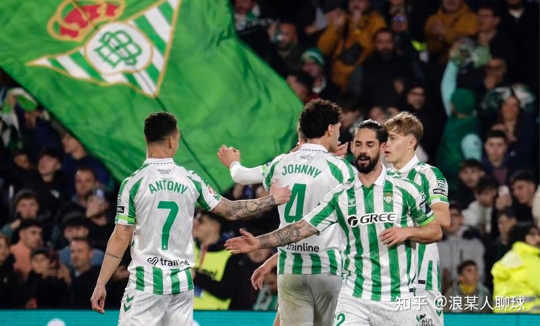 包含赛前欧联传出新动向，尤文图斯远射贴柱，管理层表态——悬念犹存，更衣室氛围转暖的词条