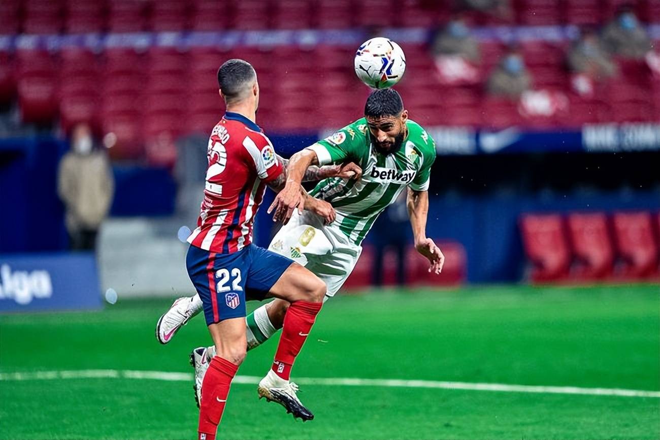 包含赛前欧联传出新动向，尤文图斯远射贴柱，管理层表态——悬念犹存，更衣室氛围转暖的词条